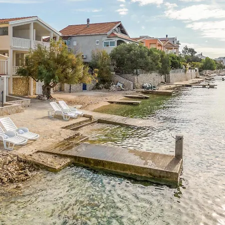 In With House Sea View Apartment Bibinje